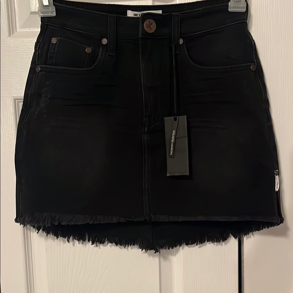 ONE TEASPOON Black denim skirt with frayed hem.
Brand new with tags, never worn